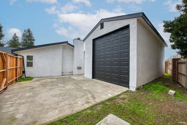 6377 N Genoa Avenue, Fresno, CA 93722