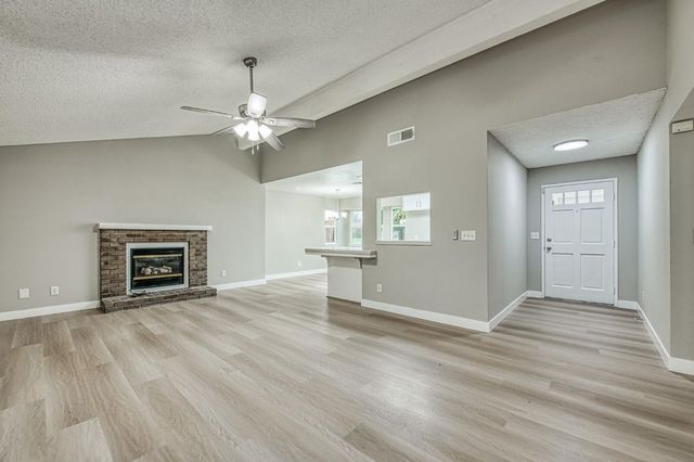 6377 N Genoa Avenue, Fresno, CA 93722