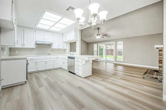 6377 N Genoa Avenue, Fresno, CA 93722