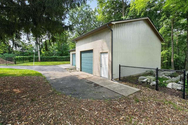 9319 Faussett Road, Tyrone Township, MI 48430