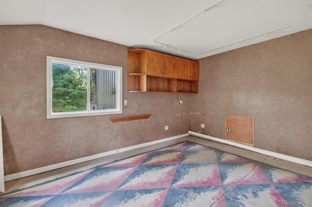 9319 Faussett Road, Tyrone Township, MI 48430