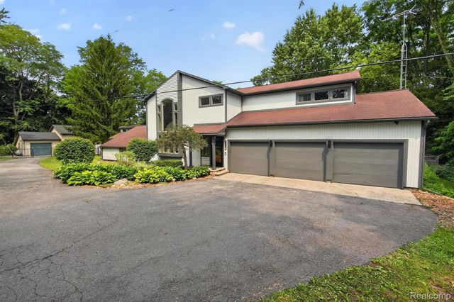 9319 Faussett Road, Tyrone Township, MI 48430