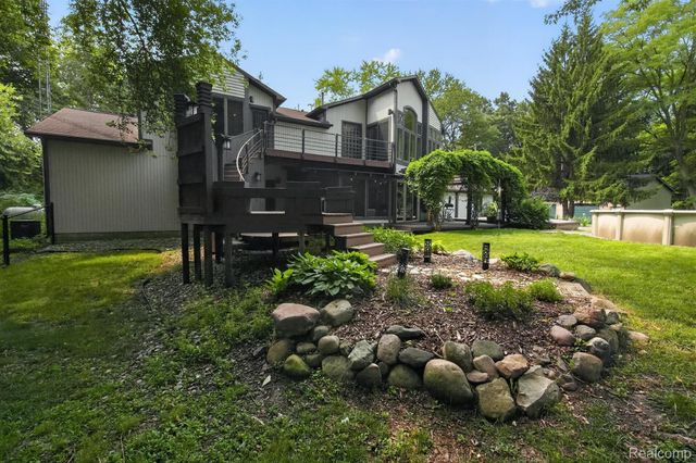9319 Faussett Road, Tyrone Township, MI 48430