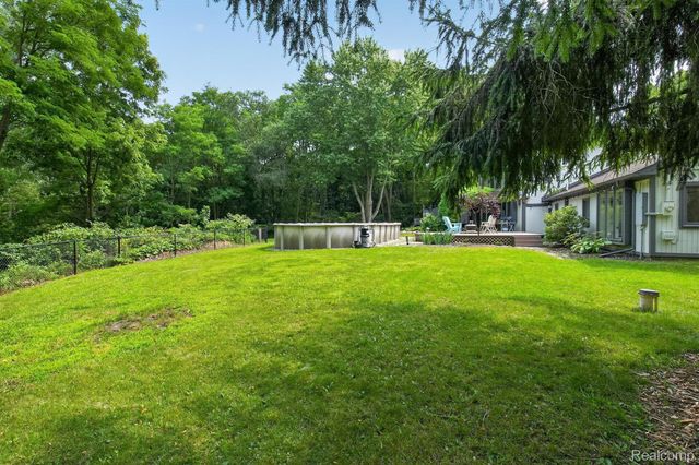 9319 Faussett Road, Tyrone Township, MI 48430