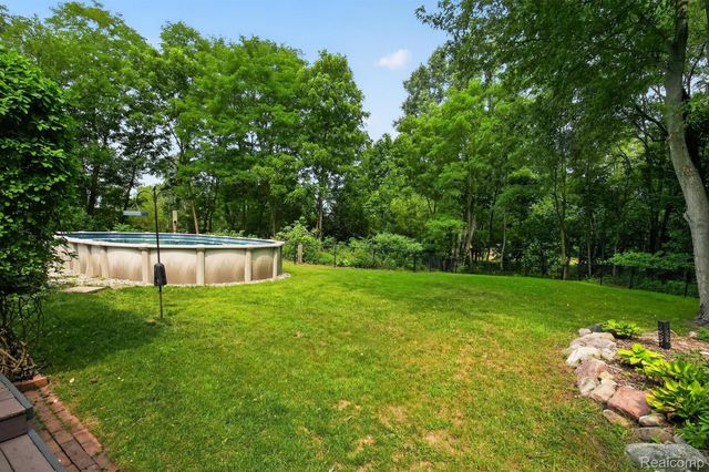 9319 Faussett Road, Tyrone Township, MI 48430