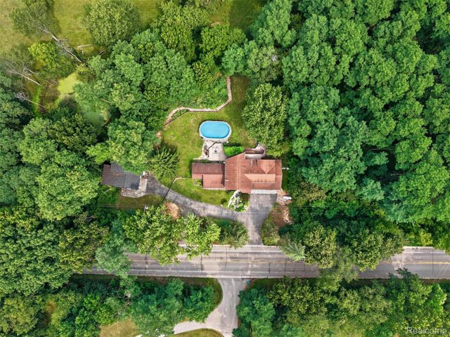 9319 Faussett Road, Tyrone Township, MI 48430