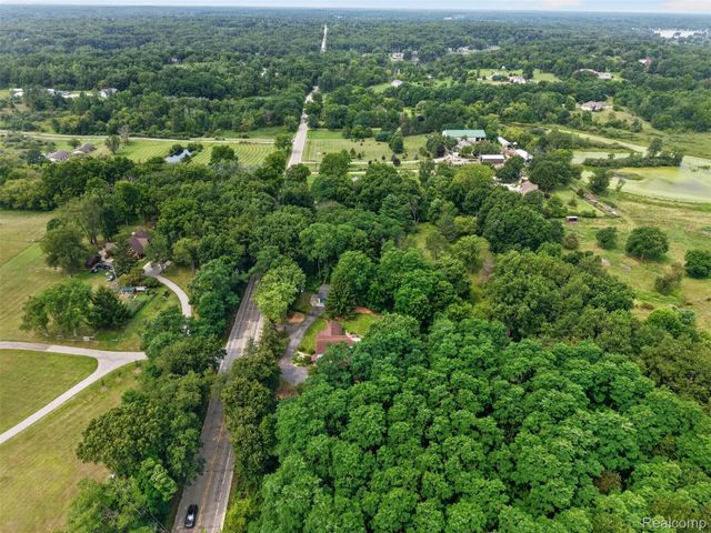 9319 Faussett Road, Tyrone Township, MI 48430