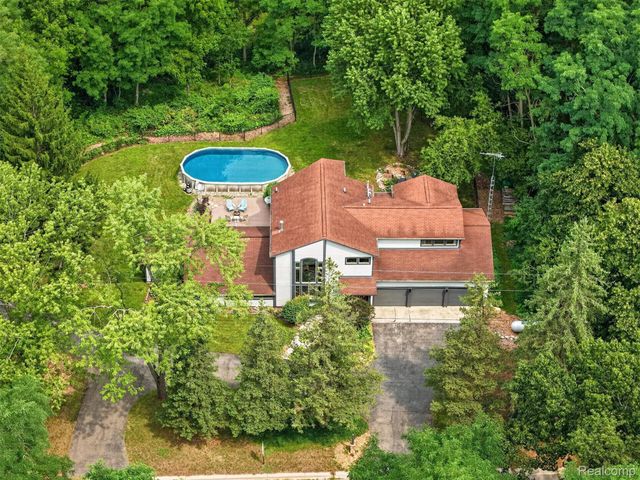 9319 Faussett Road, Tyrone Township, MI 48430