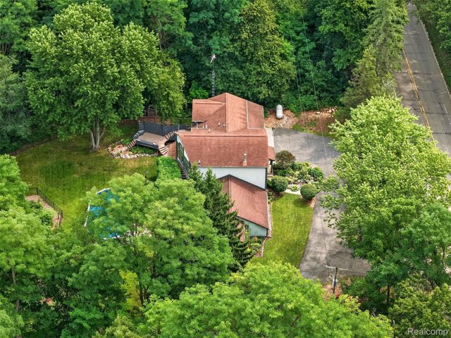 9319 Faussett Road, Tyrone Township, MI 48430