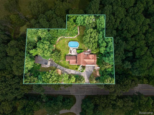 9319 Faussett Road, Tyrone Township, MI 48430