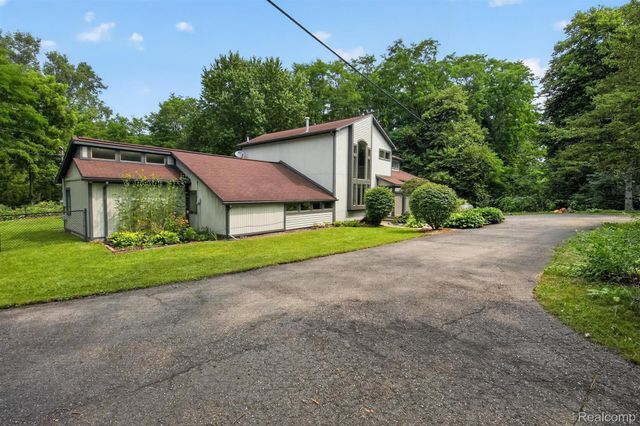9319 Faussett Road, Tyrone Township, MI 48430