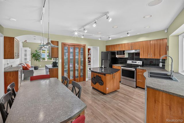 9319 Faussett Road, Tyrone Township, MI 48430