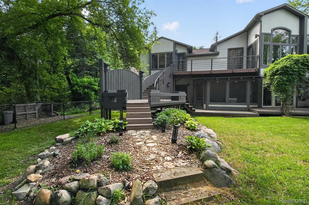 9319 Faussett Road, Tyrone Township, MI 48430