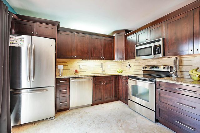 2876 Waterford Dr, Deerfield Beach, FL 33442