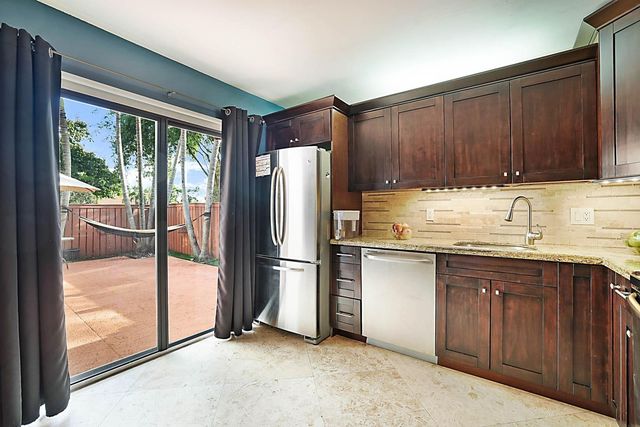 2876 Waterford Dr, Deerfield Beach, FL 33442