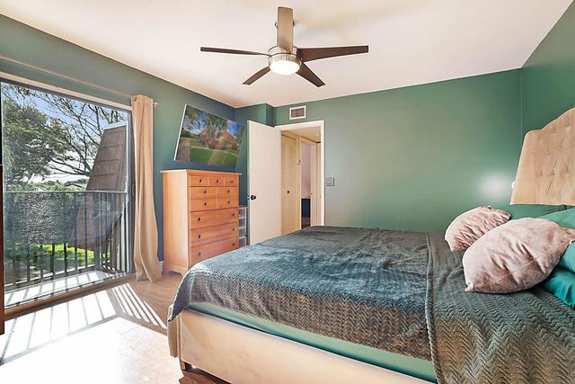 2876 Waterford Dr, Deerfield Beach, FL 33442