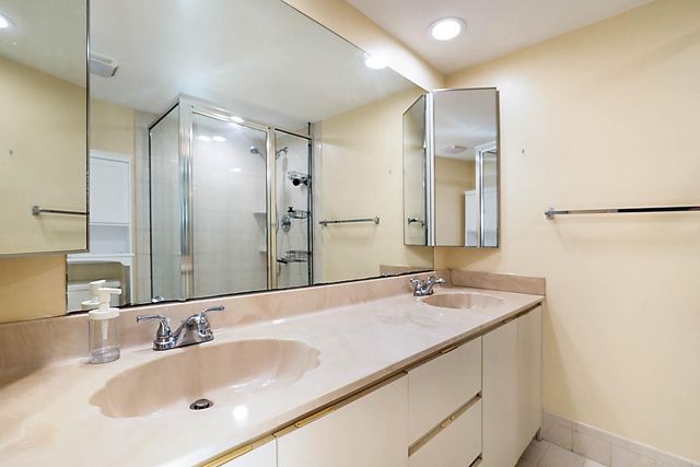 2876 Waterford Dr, Deerfield Beach, FL 33442