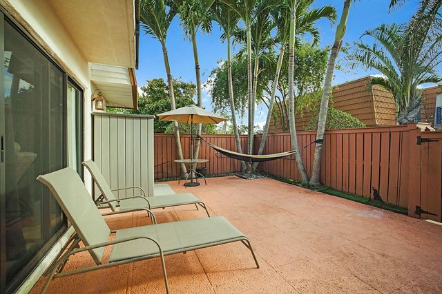 2876 Waterford Dr, Deerfield Beach, FL 33442