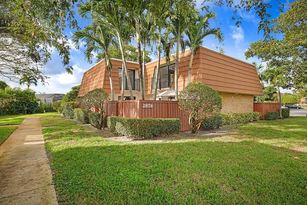 2876 Waterford Dr, Deerfield Beach, FL 33442