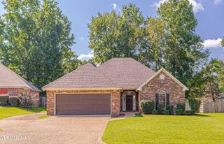 5817 Lake Trace Circle, Jackson, MS 39211