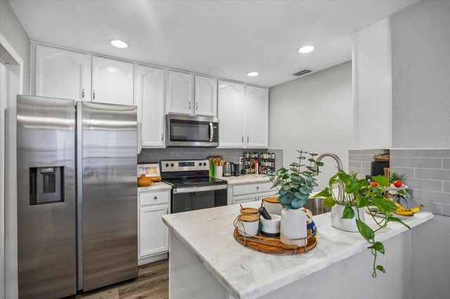 7350 Kirby Drive 6, Houston, TX 77030
