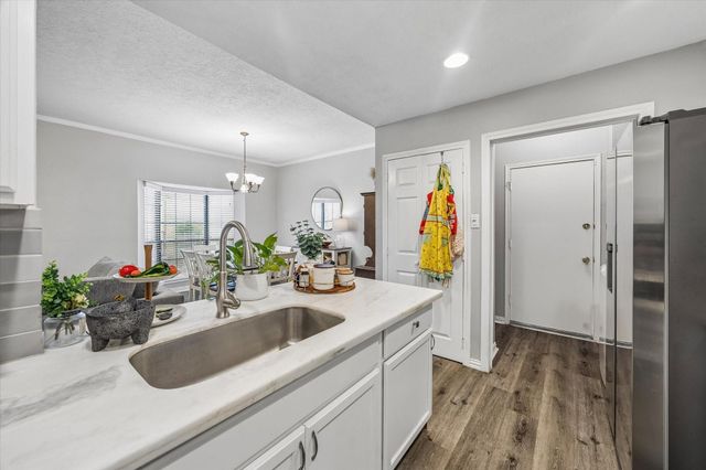 7350 Kirby Drive 6, Houston, TX 77030