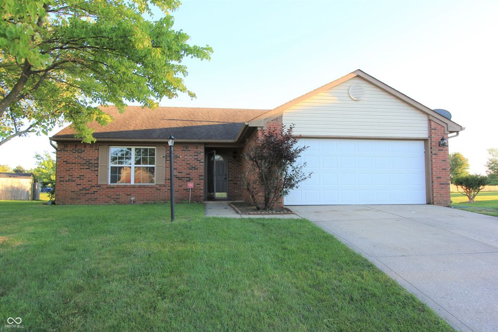 12221 Tallowtree Court, Indianapolis, IN 46236