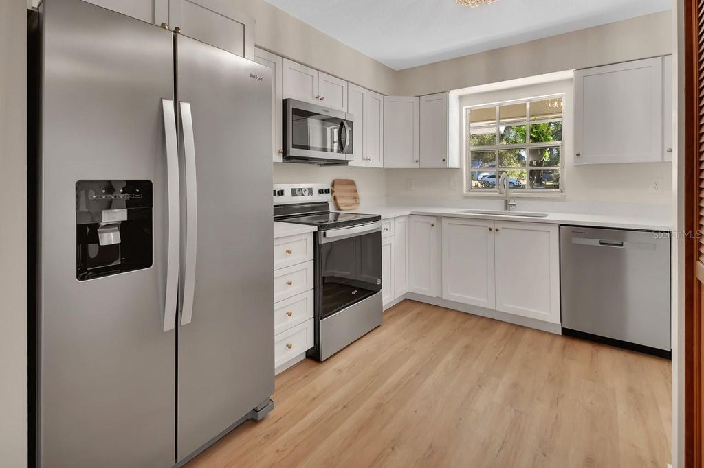 Image 16 of property listing at 570 CASS STREET, Deland, FL 32720