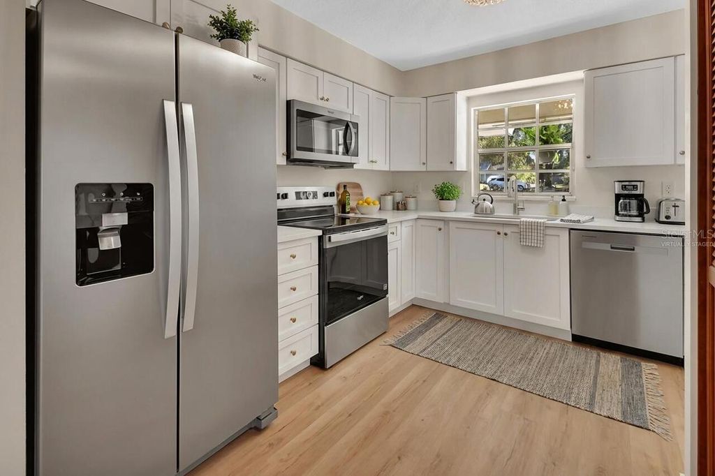 Image 17 of property listing at 570 CASS STREET, Deland, FL 32720