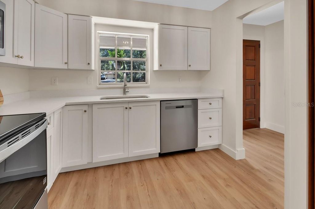 Image 18 of property listing at 570 CASS STREET, Deland, FL 32720