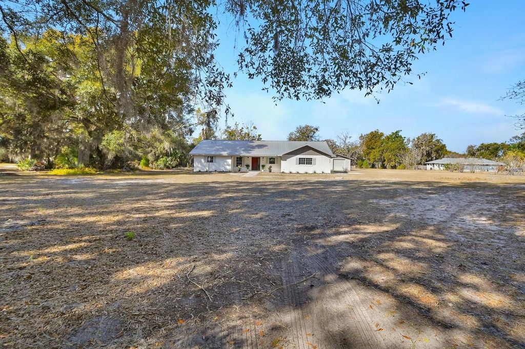 Image 3 of property listing at 570 CASS STREET, Deland, FL 32720