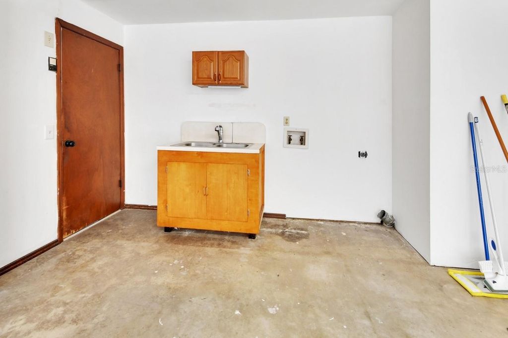 Image 32 of property listing at 570 CASS STREET, Deland, FL 32720