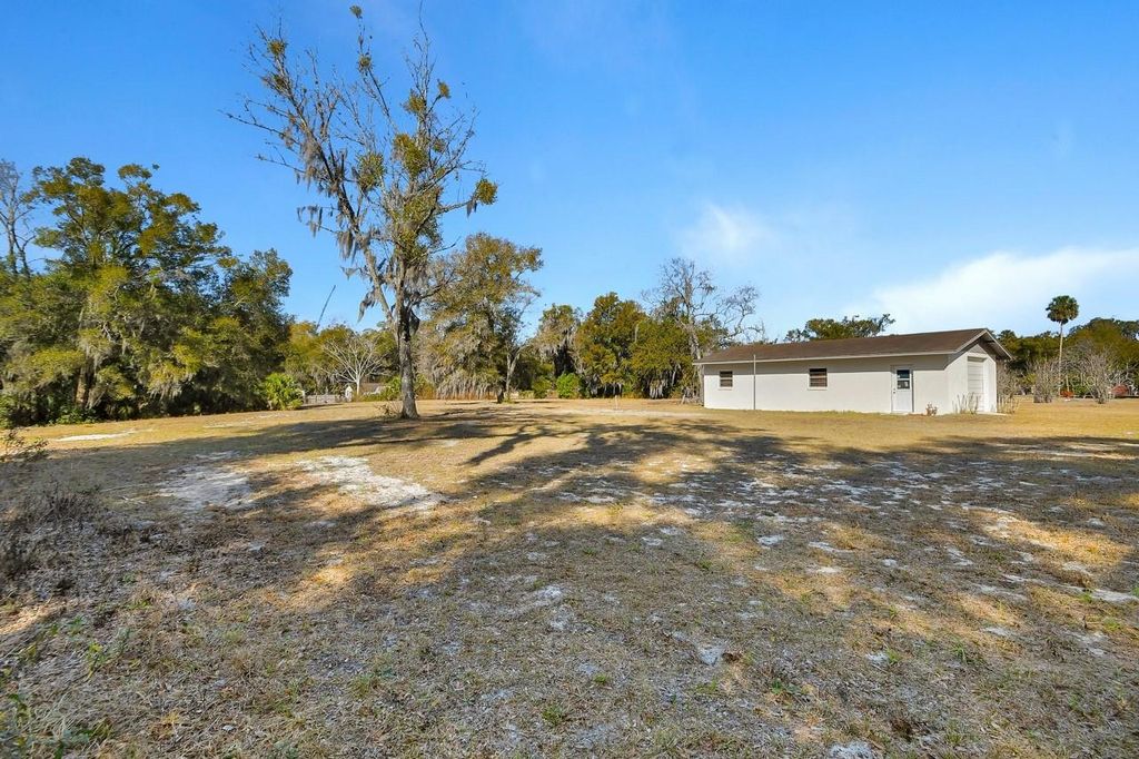 Image 38 of property listing at 570 CASS STREET, Deland, FL 32720