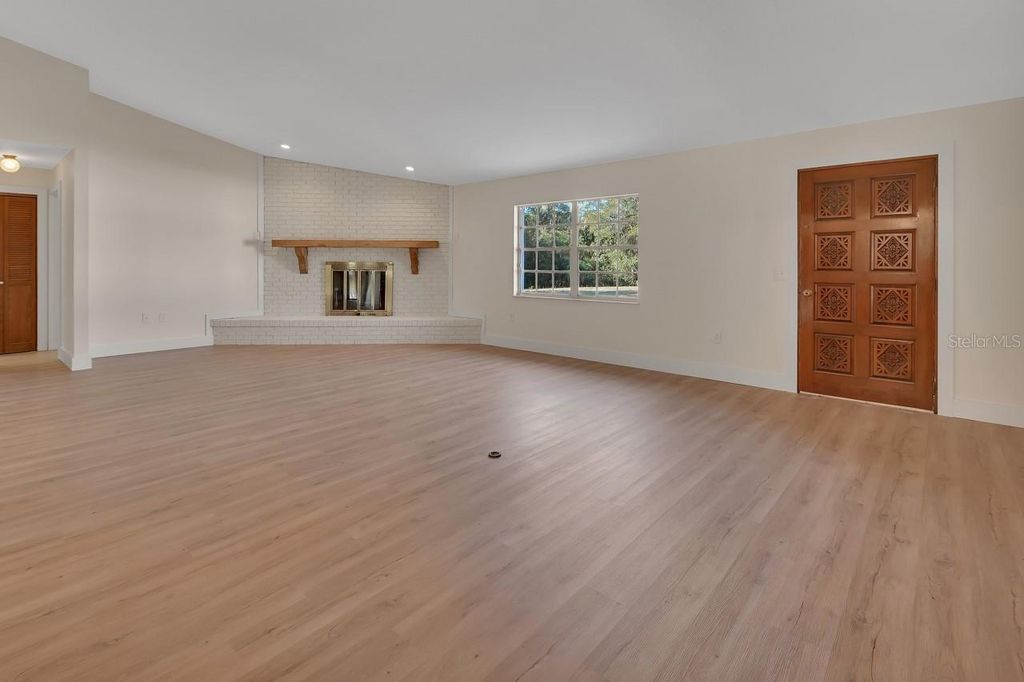 Image 7 of property listing at 570 CASS STREET, Deland, FL 32720