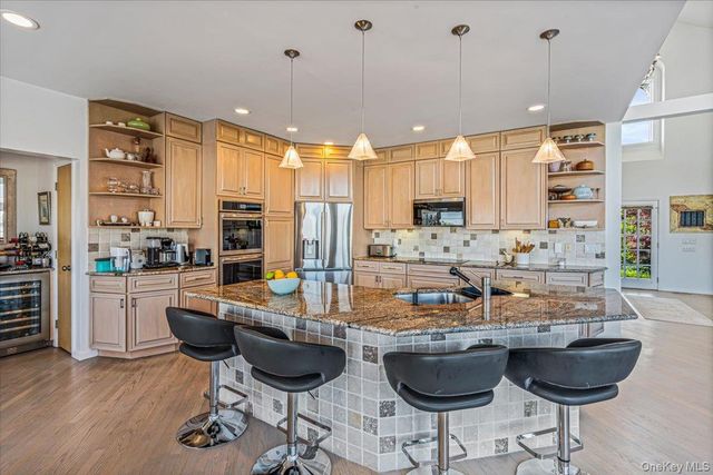 13 Bay Meadow, Westhampton, NY 11977
