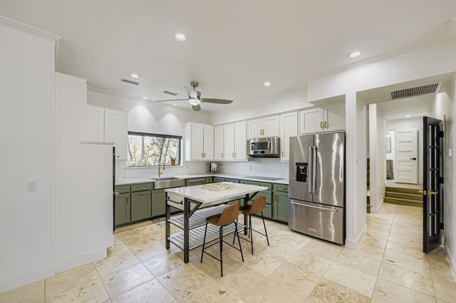 900 Pioneer Circle E, Argyle, TX 76226