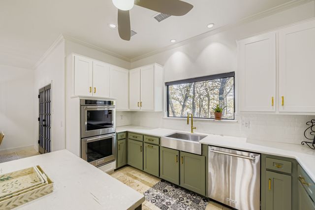 900 Pioneer Circle E, Argyle, TX 76226