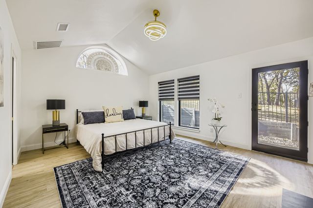 900 Pioneer Circle E, Argyle, TX 76226