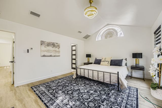 900 Pioneer Circle E, Argyle, TX 76226