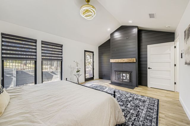 900 Pioneer Circle E, Argyle, TX 76226