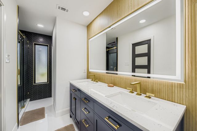 900 Pioneer Circle E, Argyle, TX 76226