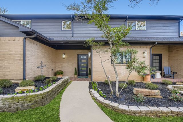 900 Pioneer Circle E, Argyle, TX 76226