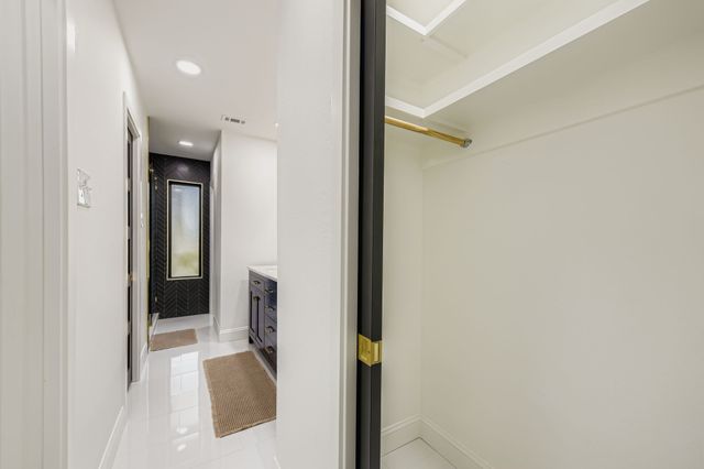 900 Pioneer Circle E, Argyle, TX 76226