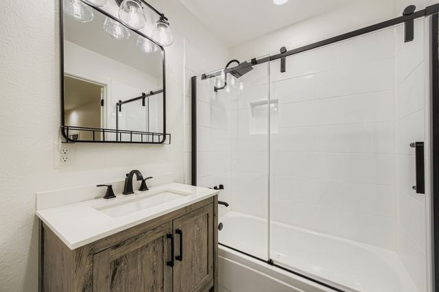 900 Pioneer Circle E, Argyle, TX 76226