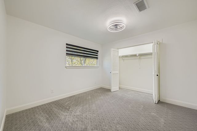 900 Pioneer Circle E, Argyle, TX 76226