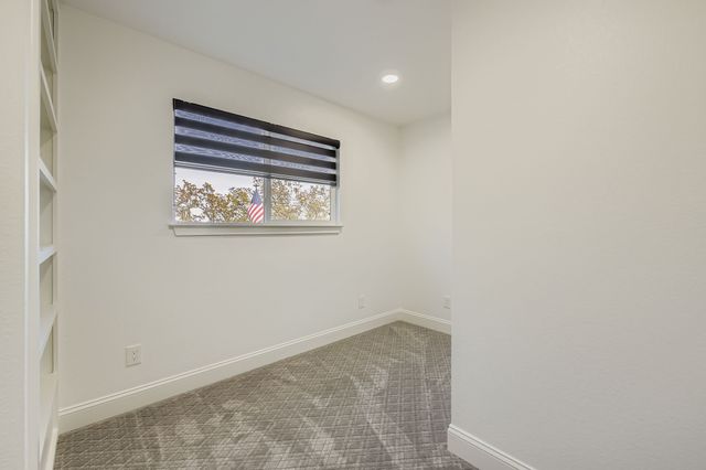 900 Pioneer Circle E, Argyle, TX 76226