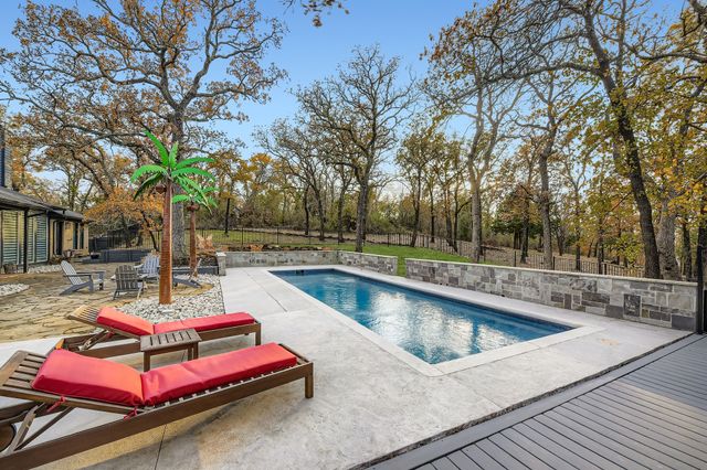 900 Pioneer Circle E, Argyle, TX 76226