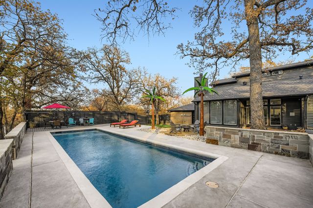 900 Pioneer Circle E, Argyle, TX 76226