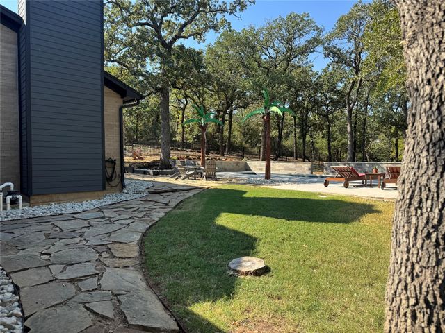 900 Pioneer Circle E, Argyle, TX 76226