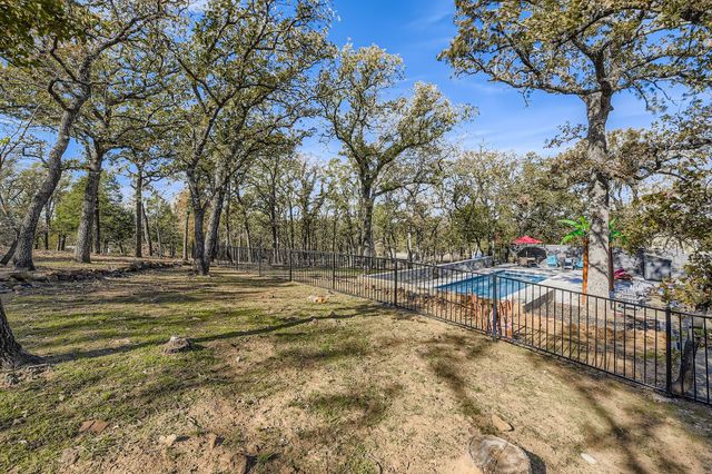 900 Pioneer Circle E, Argyle, TX 76226